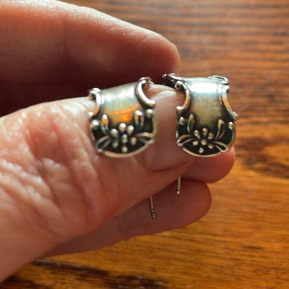 sterling silver half hoop post earrings (backs not included). 7 grams. Feminine - Picture 9 of 9